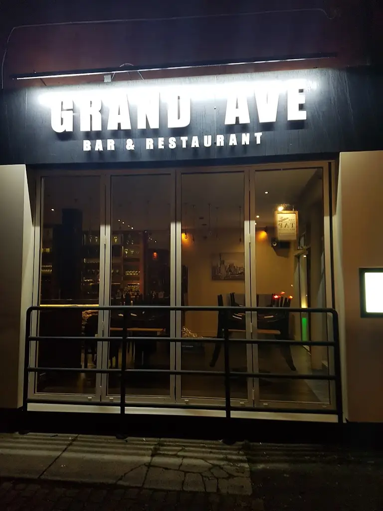 Grand Ave Bar and Restaurant restaurant in Hoylake