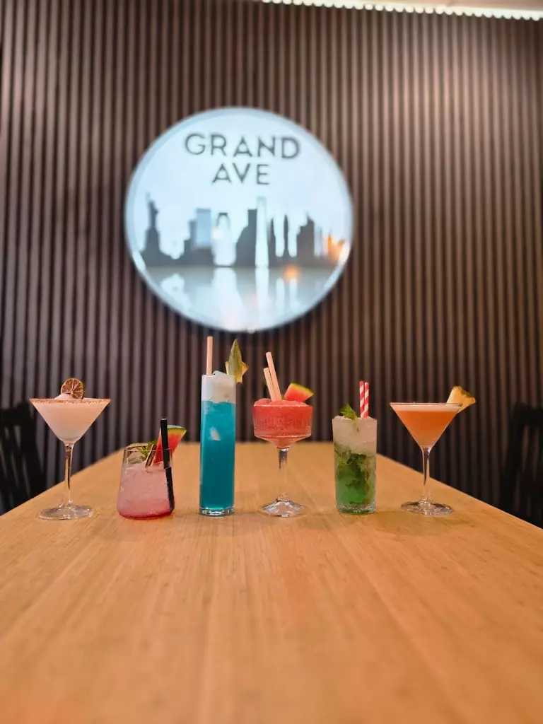 Grand Ave Bar and Restaurant_Hoylake_slider_image_3