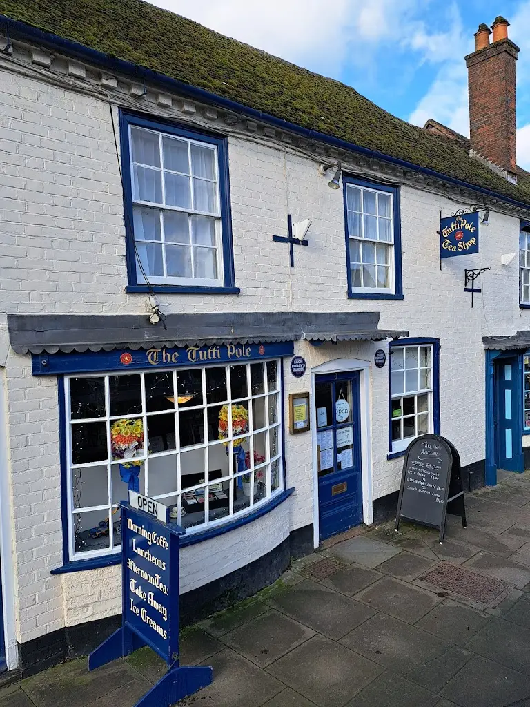 Martin Roberts_The Tutti Pole_Hungerford_review