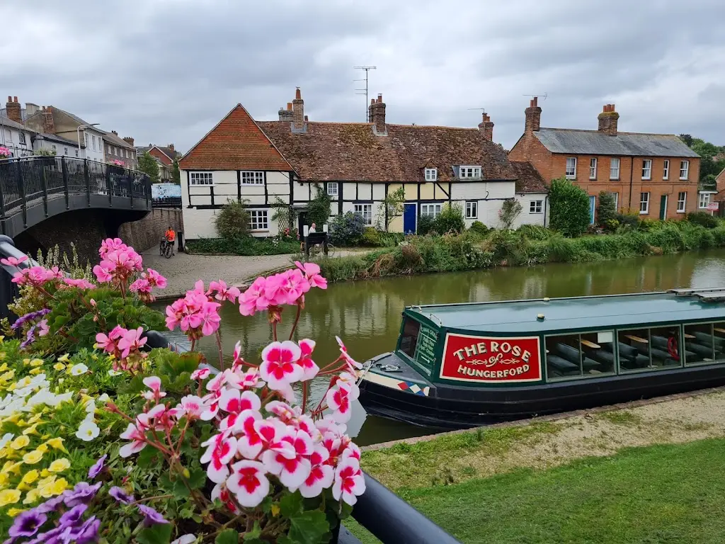 The Tutti Pole_Hungerford_slider_image_3