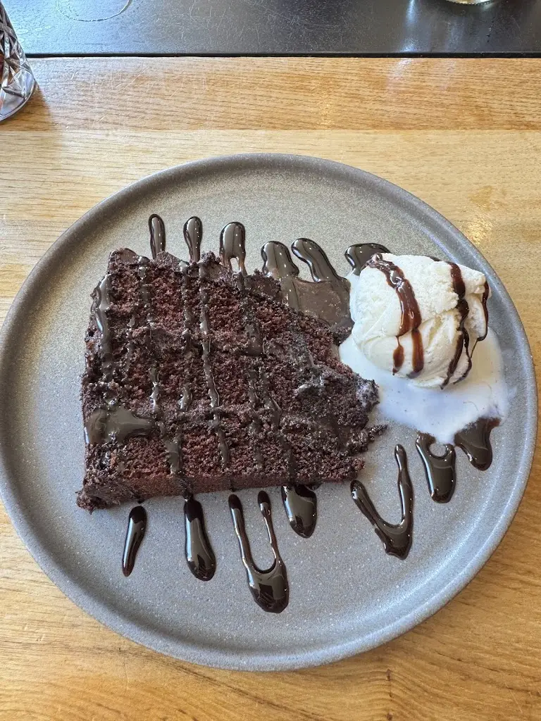 Cal Mendes_SUNSHINE MEZE, BBQ, WINE & COCKTAIL BAR_Hythe_review