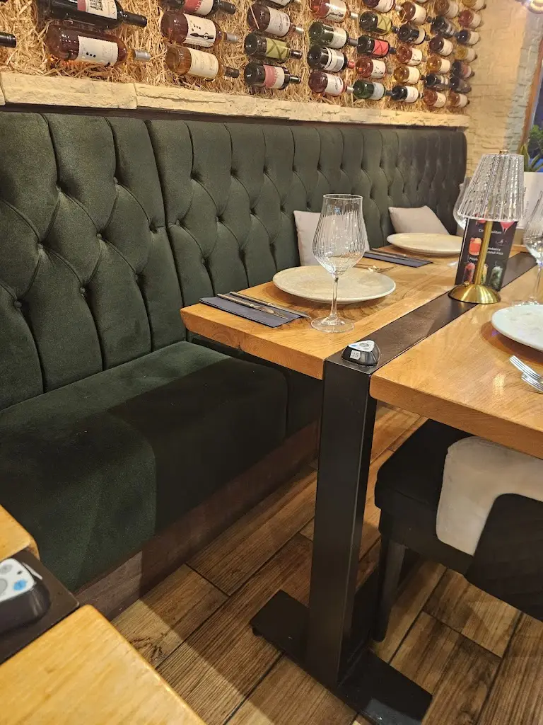 SUNSHINE MEZE, BBQ, WINE & COCKTAIL BAR_Hythe_slider_image_2