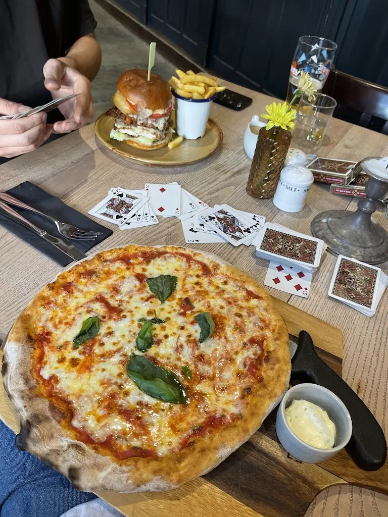 Barbora Voskárová_The Bell at Broadway_Ilminster_review