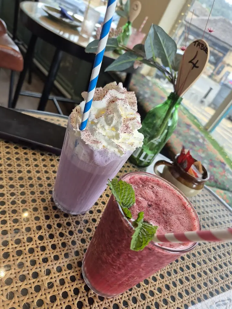 Jasmine.Louise_The Chakra Lounge_Bakewell_review