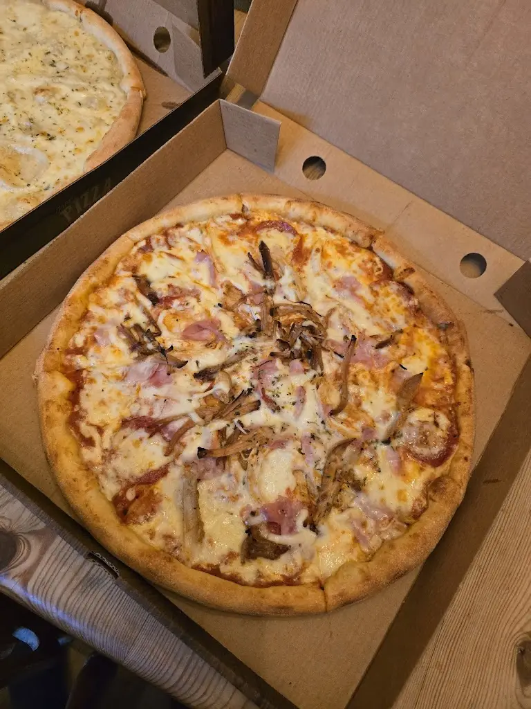 Autentico_Hoyland Nether_slider_image_2