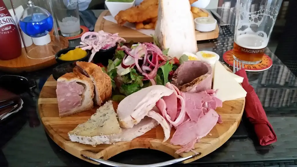 The Peacock_Bakewell_slider_image_2