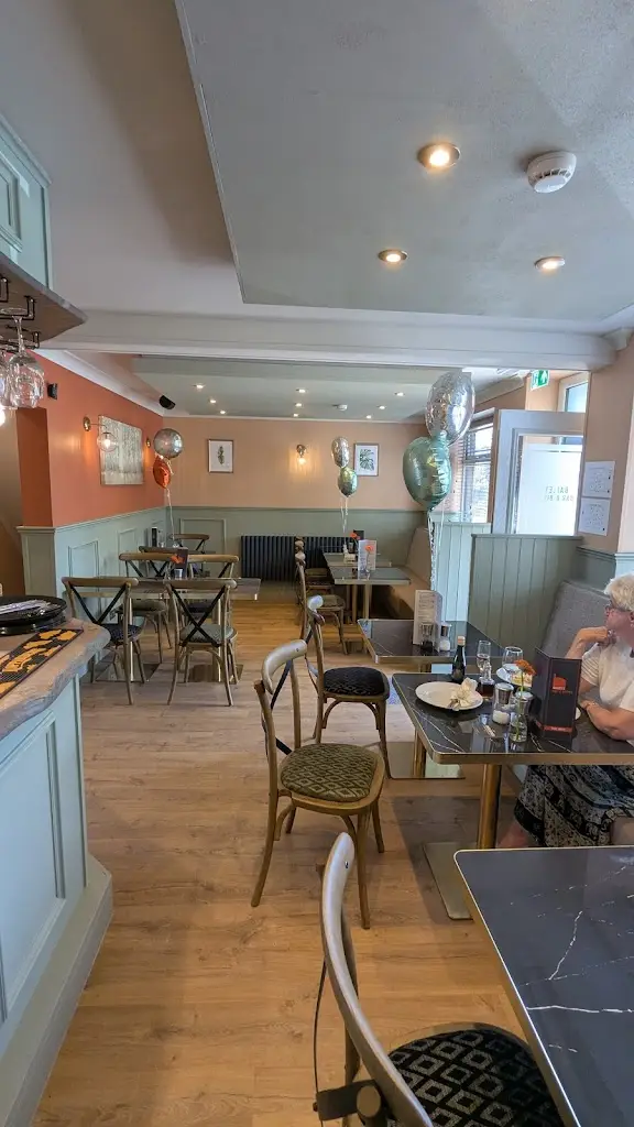 Bailey's Bar & Bistro_Hoyland Nether_slider_image_2