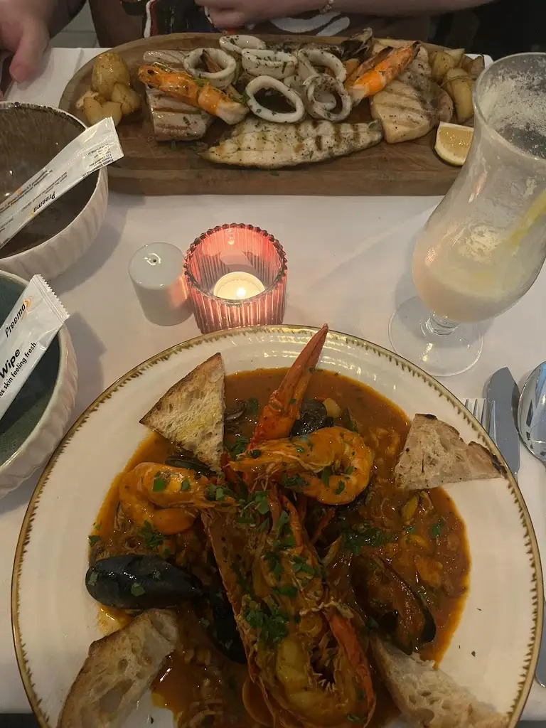 Charlotte Willmott_La Palma_Iver Heath_review