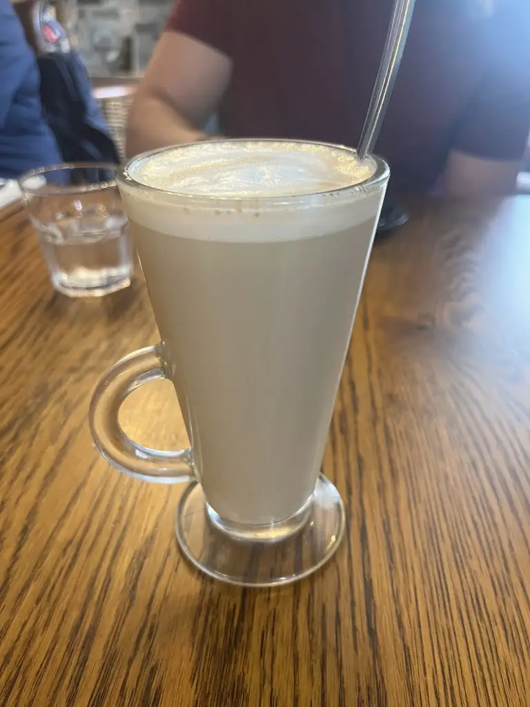 Helen Hernandez_The Village Swan_Ivinghoe_review