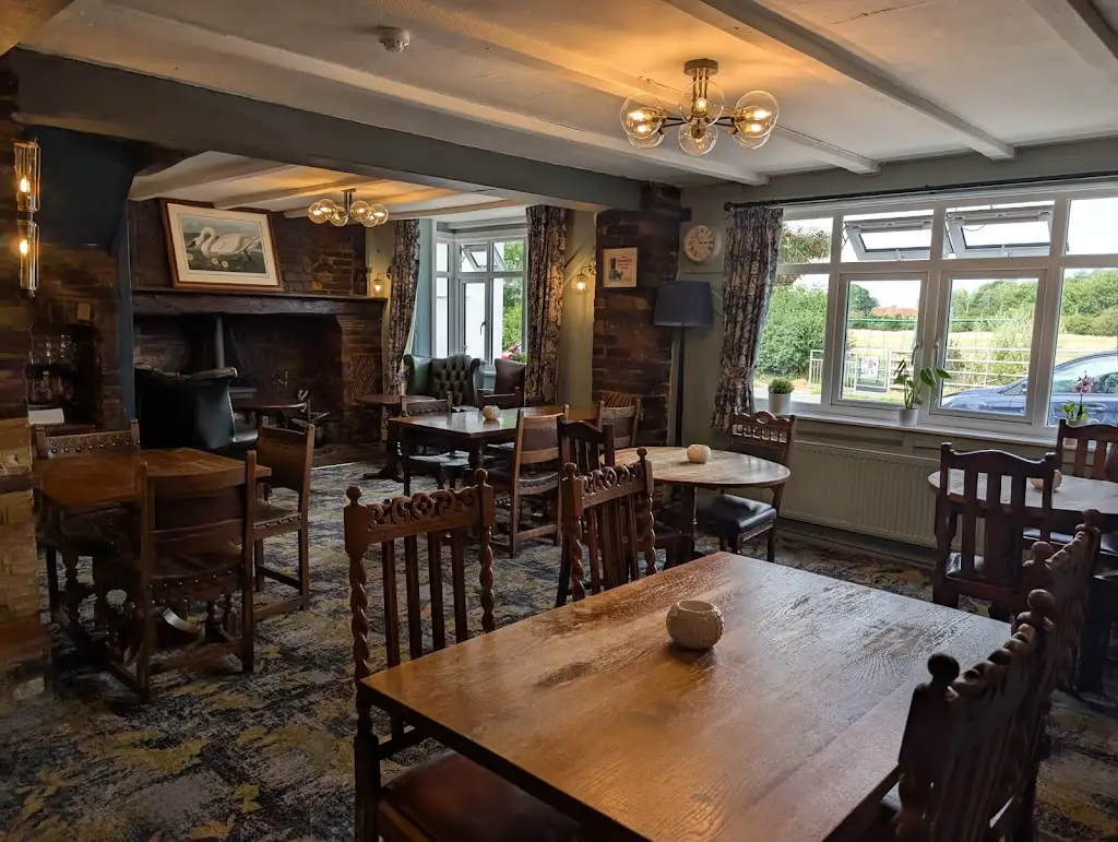 The Village Swan_Ivinghoe_slider_image_3