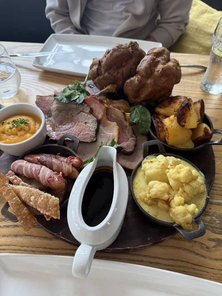 Molly Cantwell_The Leather Bottle Blackmore_Ingatestone_review