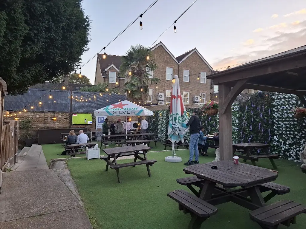 The Swan at Iver_Iver_slider_image_3