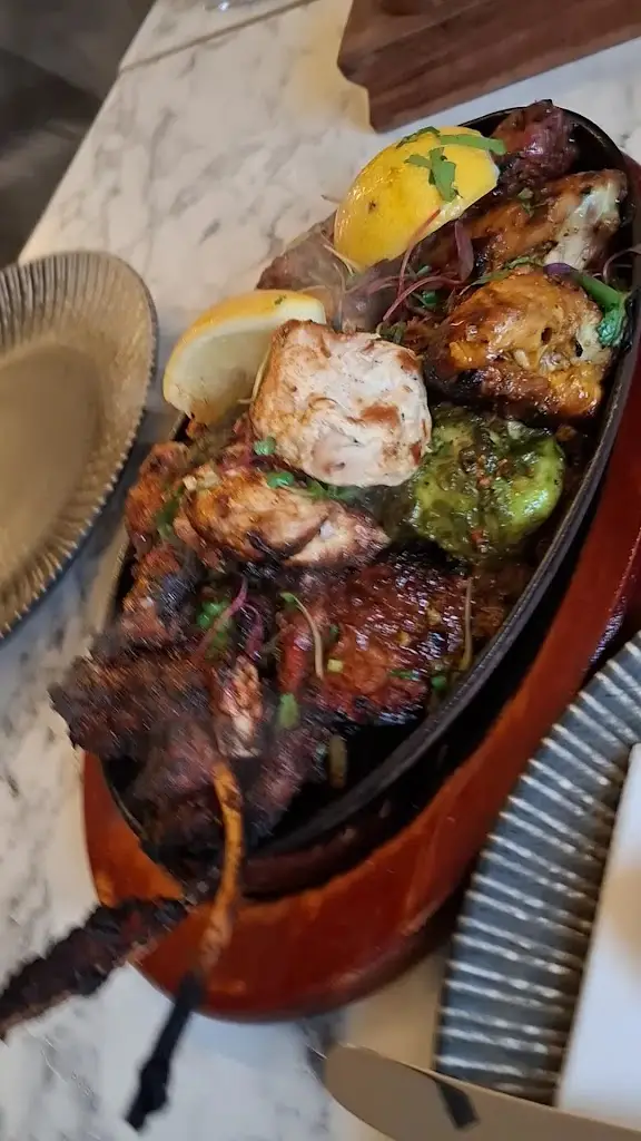 Iver Tavern Bar & Grill_Iver_slider_image_2