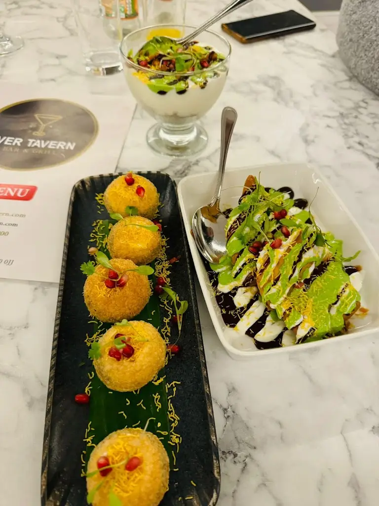 Iver Tavern Bar & Grill_Iver_slider_image_3