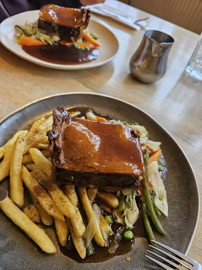 K Bint_The Norton Dog_Ixworth_review