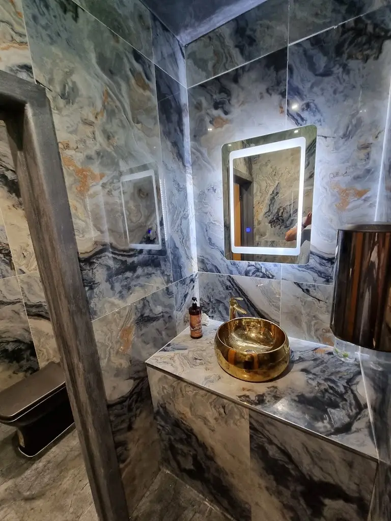 Aaron Molloy_Ceo's Kitchen_Kedington_recensione