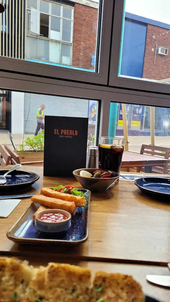 Dániel Weisz_El Pueblo_Huyton_review