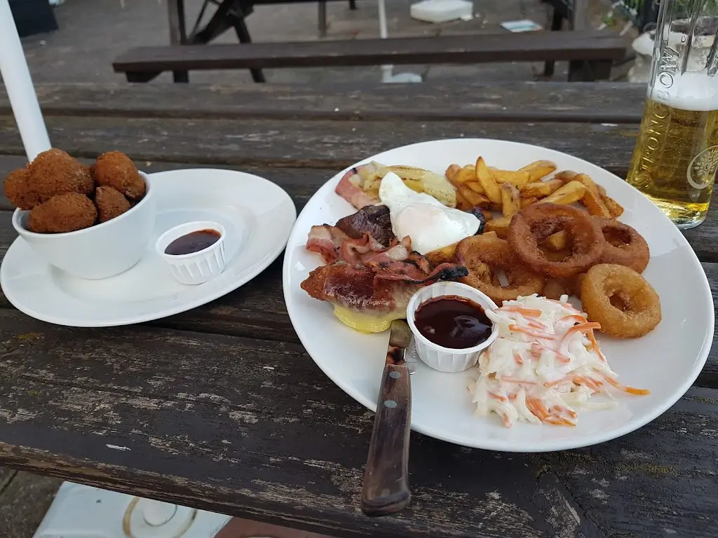 Simon White_Derby Lodge Table Table_Huyton_review