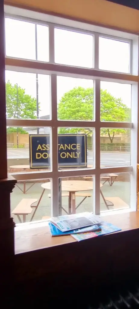 Buddeanie Fox_The Barker's Brewery - JD Wetherspoon_Huyton_review