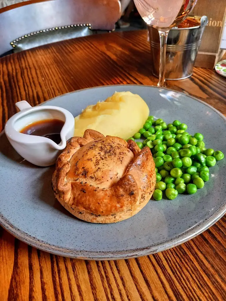 Valerie Hinchliffe_The Red Lion_Bakewell_recensione