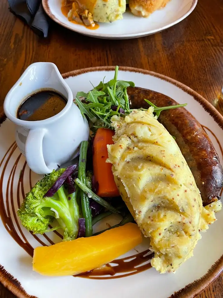 Julia Torrubia_White Lion_Bakewell_review