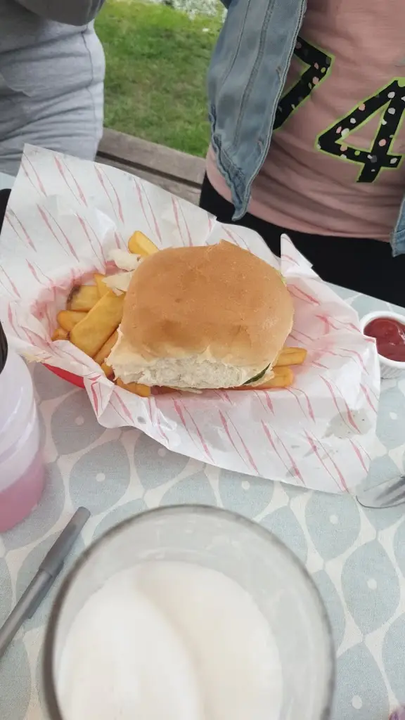 Alison Dunmore_The Cap & Stocking_Kegworth_review