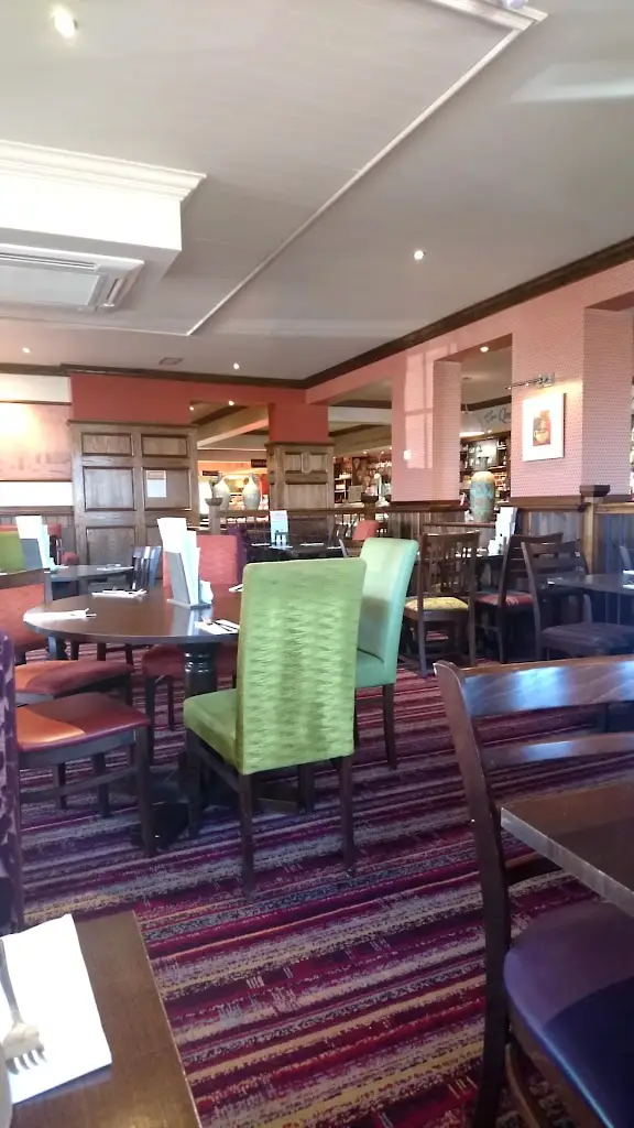 Maypole Farm - Dining & Carvery_Kempston Hardwick_slider_image_2