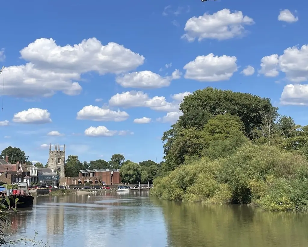 Jane Hooper_Town Wharf_Isleworth_recensione