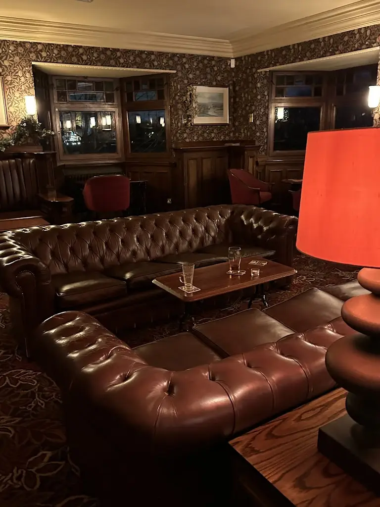 Ewa Zeller_Town Wharf_Isleworth_recensione