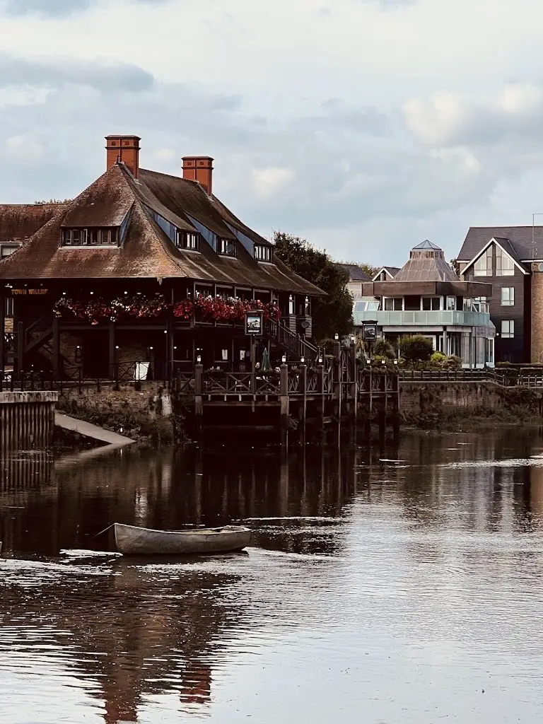 Kyle Meyers_Town Wharf_Isleworth_recensione