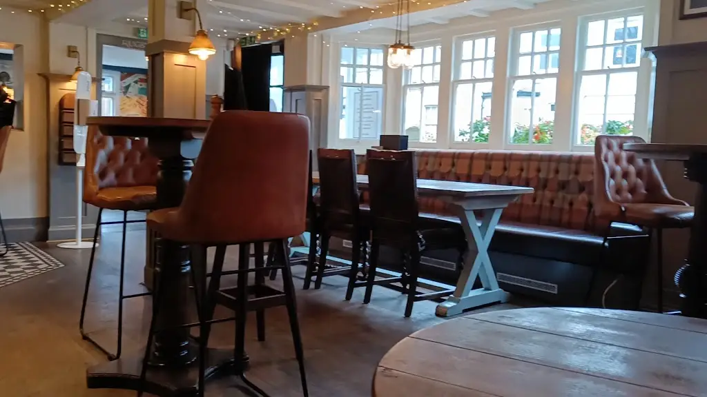 The Royal Oak Pub & Dining House_Isleworth_slider_image_2