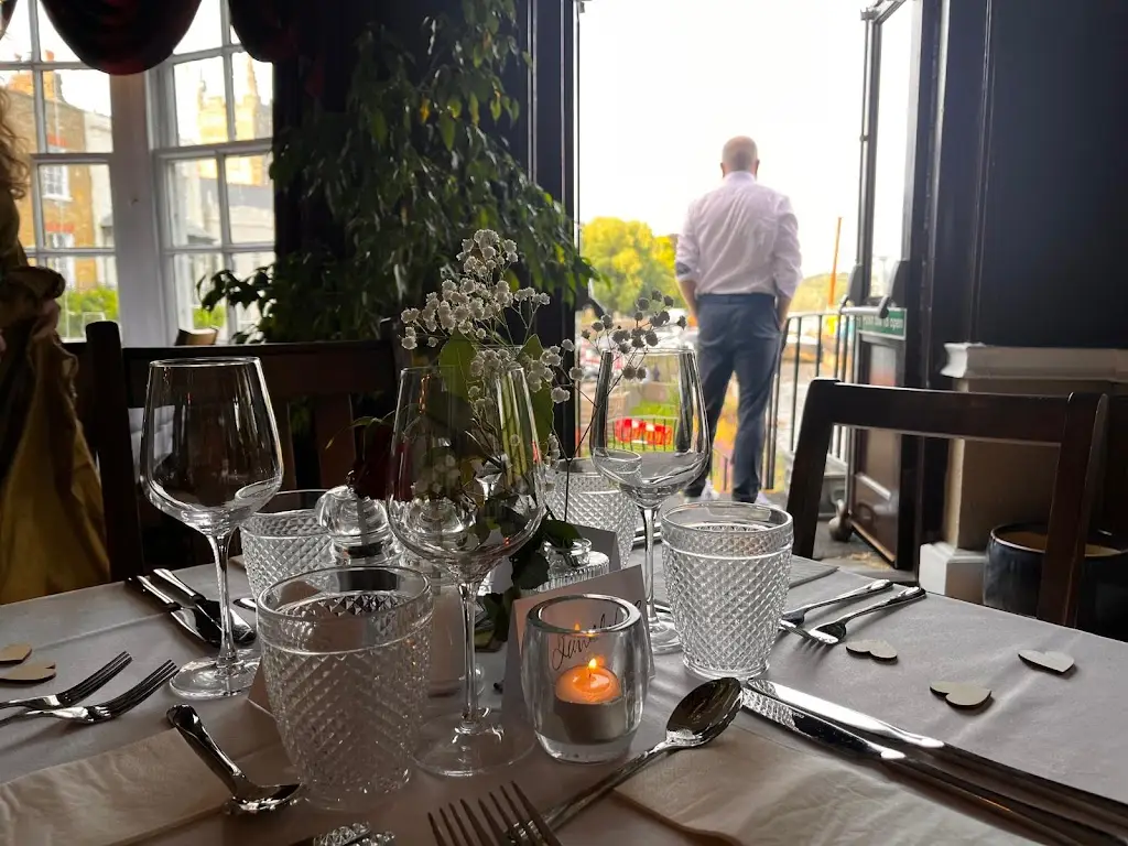 Linda Messenger_London Apprentice_Isleworth_review