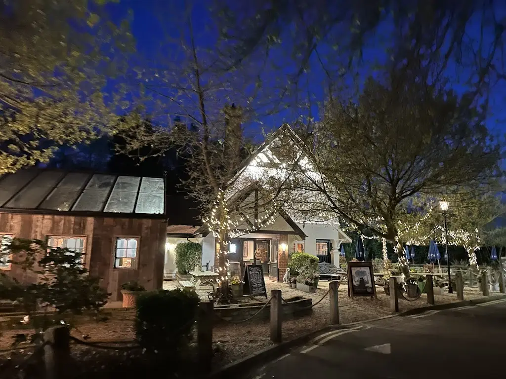 Lee Huang_The Hare & Hounds, Osterley_Isleworth_review