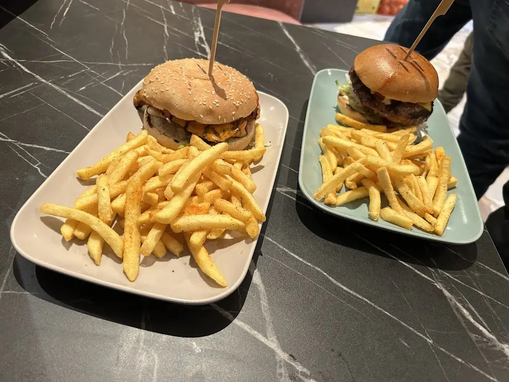 Mumtaz Bano_Nosh Burgers_Isleworth_review