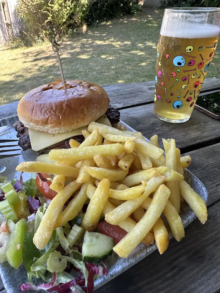 Old Hunters Lodge_Kensworth_slider_image_3