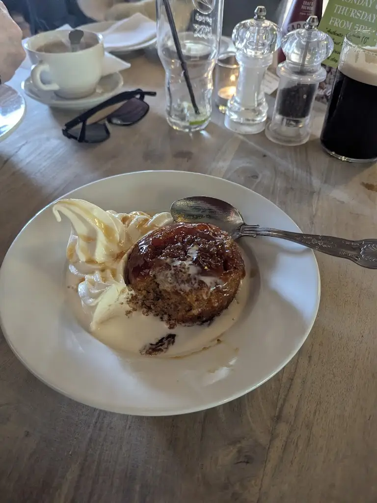 tony wheatley_The Bell_Kensworth_review