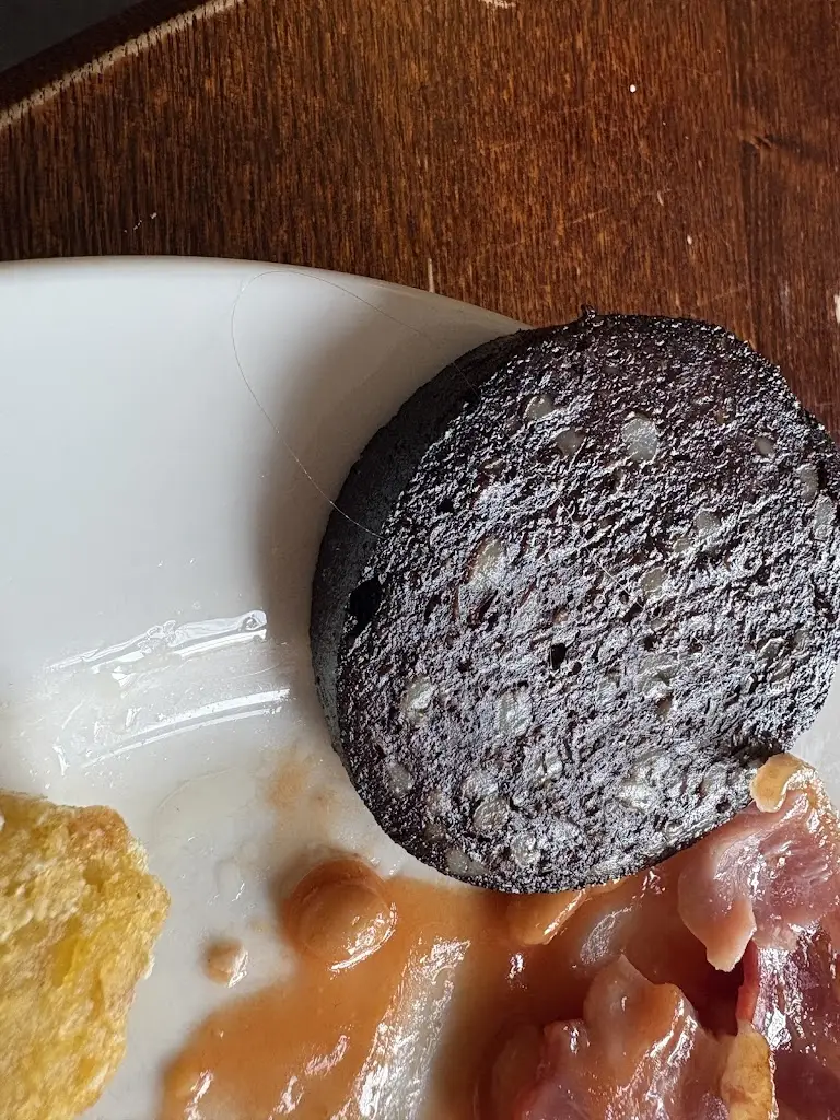 V_Hare and Hounds_Keresley_review