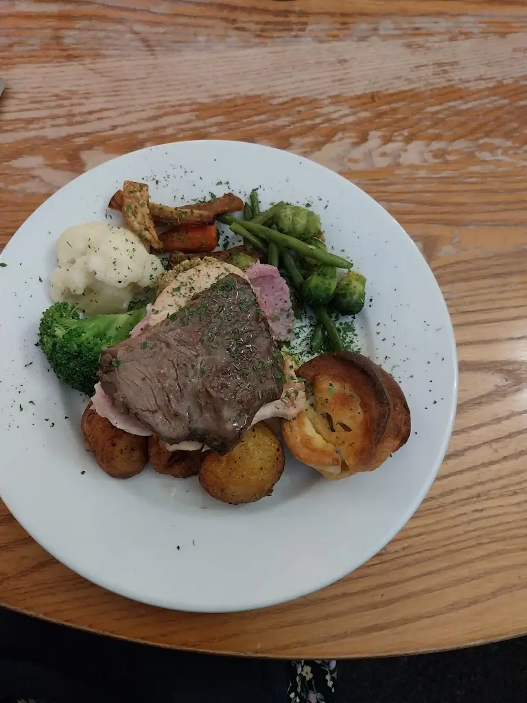 Phedra Gash_Hare and Hounds_Keresley_review