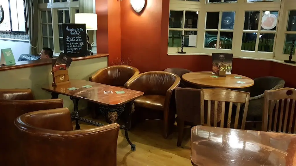 Hare and Hounds_Keresley_slider_image_3