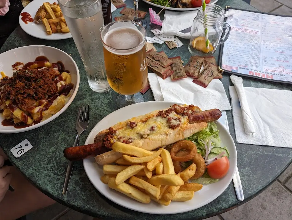 karl Tuplin_The Hollywood Bar & Diner_Ingoldmells_review