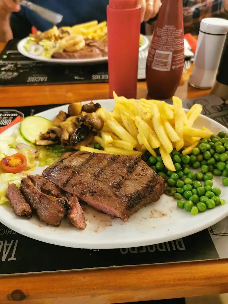 carl atkins_Candles Restaurant_Ingoldmells_reseña