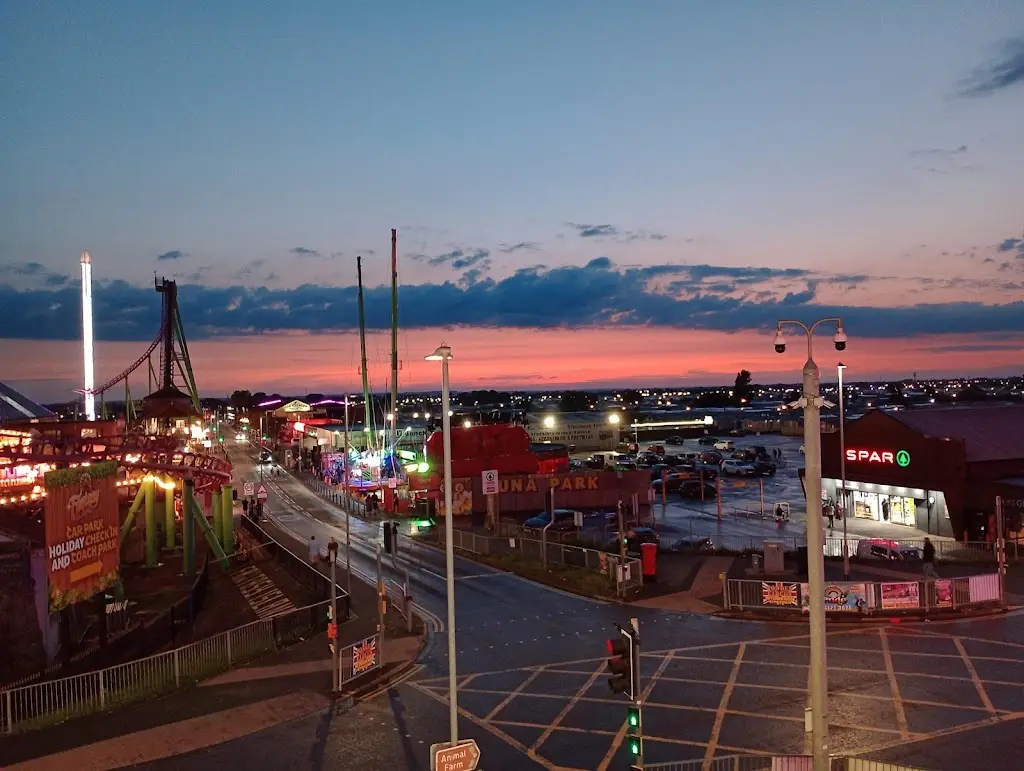 Sally Smith_Buddies Family Showbar & Grill House_Ingoldmells_review