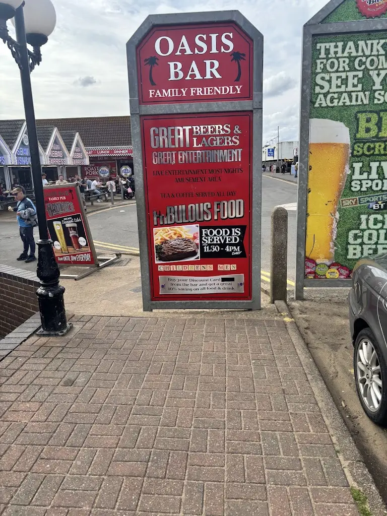 Russell Haggata_The Oasis Bar_Ingoldmells_review