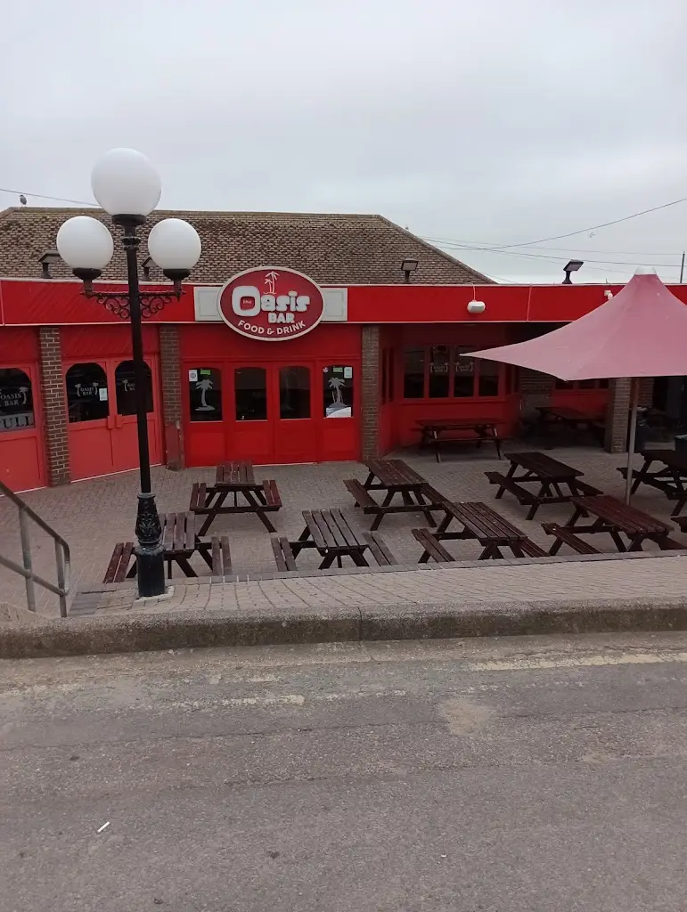 Shaun Lander_The Oasis Bar_Ingoldmells_review