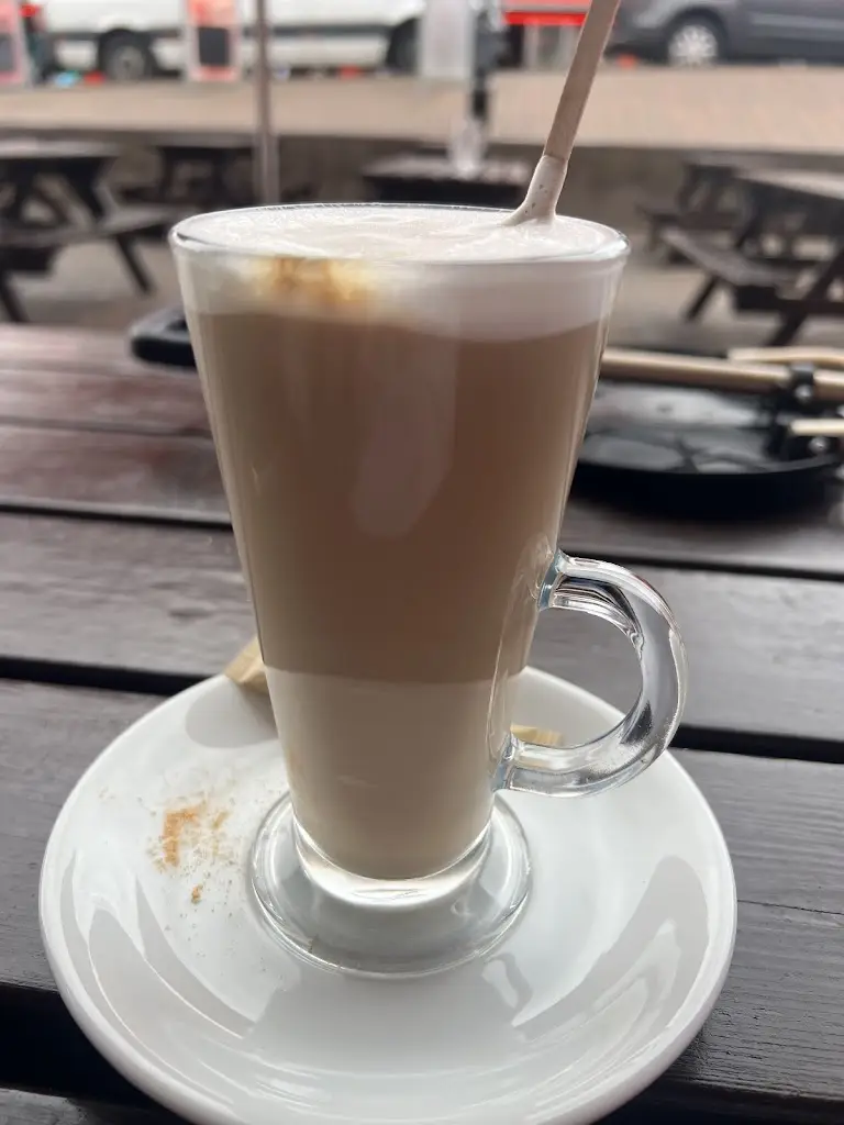 Sue Davison_The Oasis Bar_Ingoldmells_review