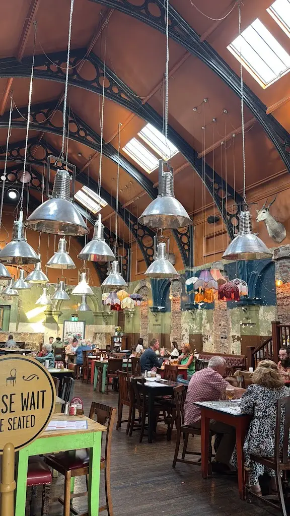 Kiu law_Kino Lounge_Kettering_recensione