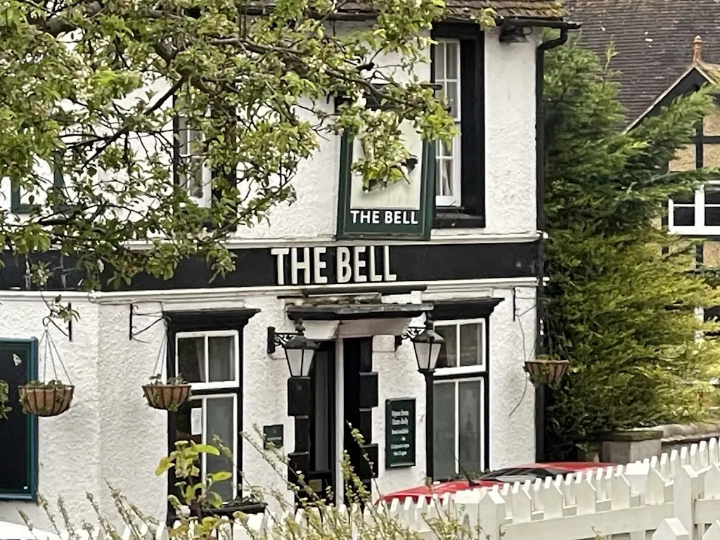 Emari Linde_The Bell_Kemsing_reseña