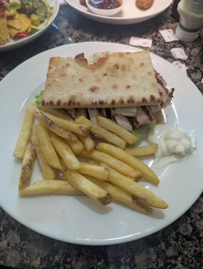 Claire Stanaway._Travellers Rest Beefeater_Kenton_review