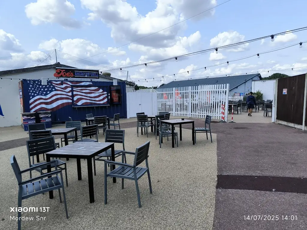 Richard Mordew_Beach Hut_Kessingland_review