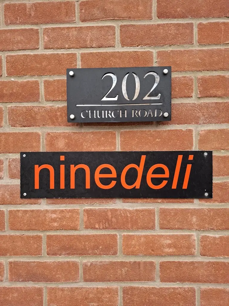 Simone Thurtle_ninedeli_Kessingland_review